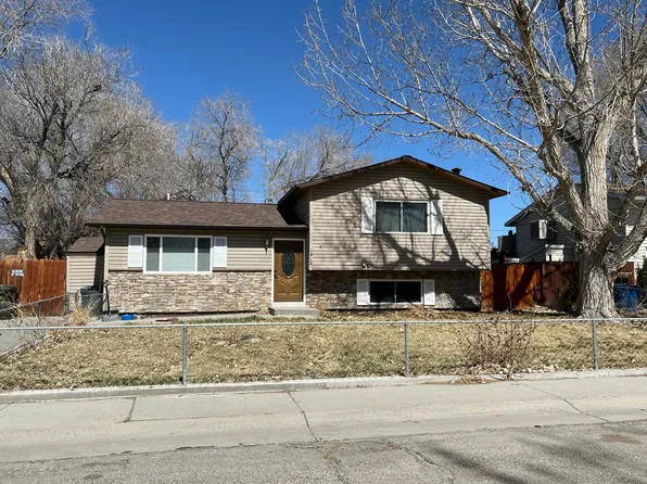 1412 Aspen Dr, Riverton, WY 82501