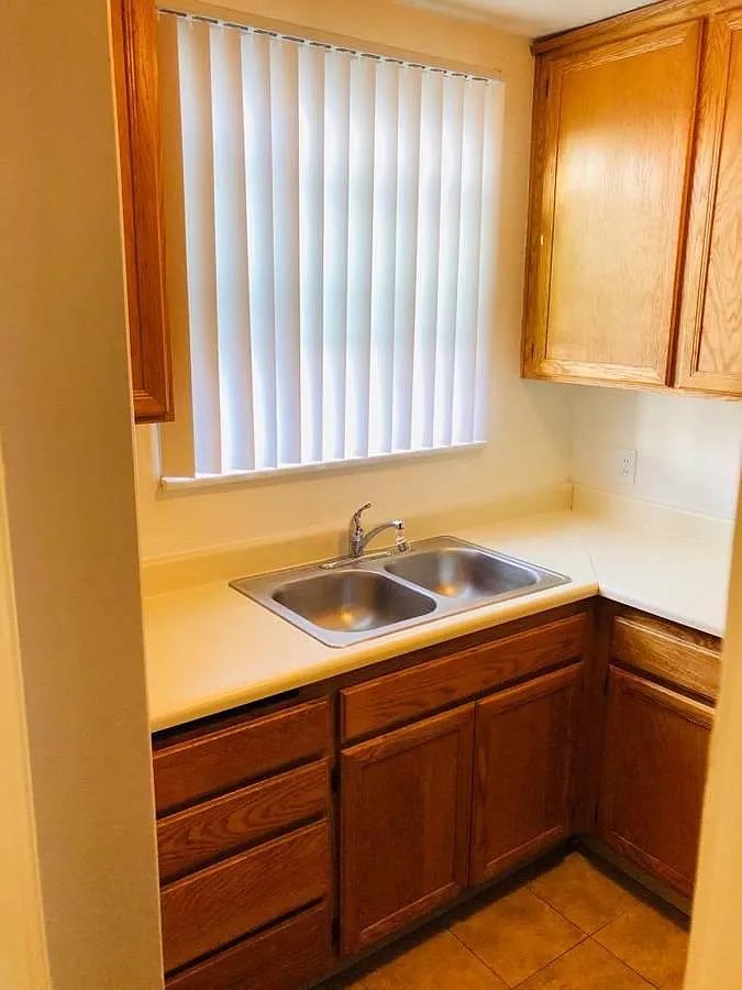 2 bed, 900 sqft, $2,300 — Photo 4