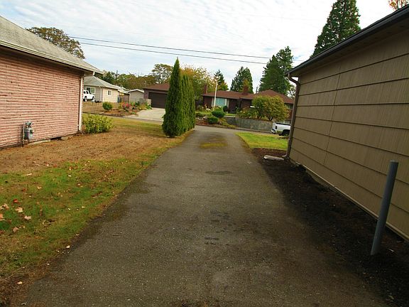 3rd image of 9116 Maple Ave SW