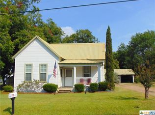315 W 13th St, Shiner, TX 77984