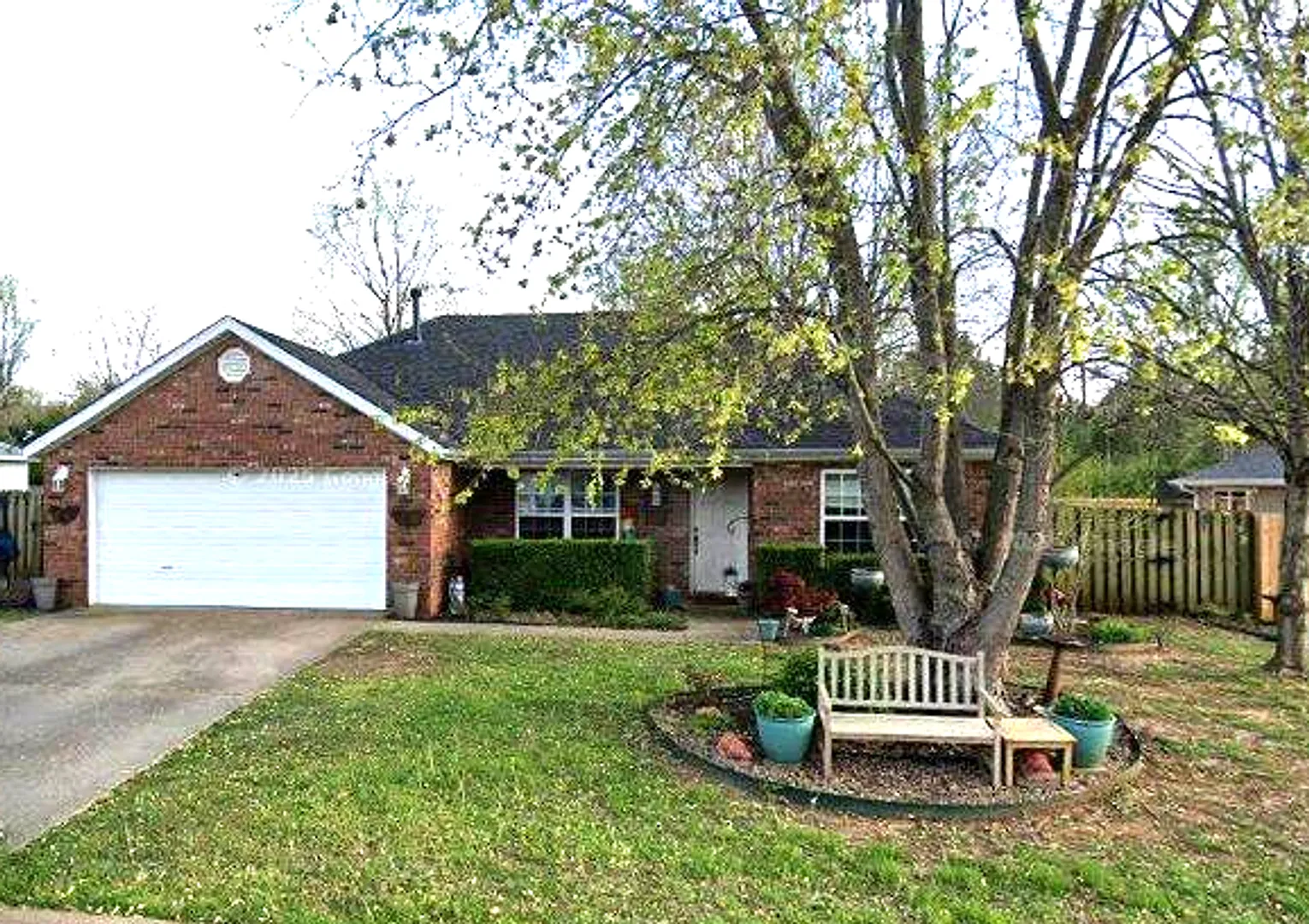 Stunning 3-Bed In Farmington Prime Location! — Photo 1