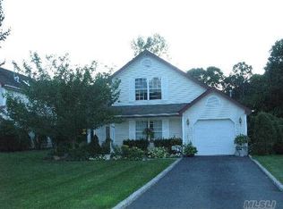 9 Balmoral Ct, Middle Island, NY 11953
