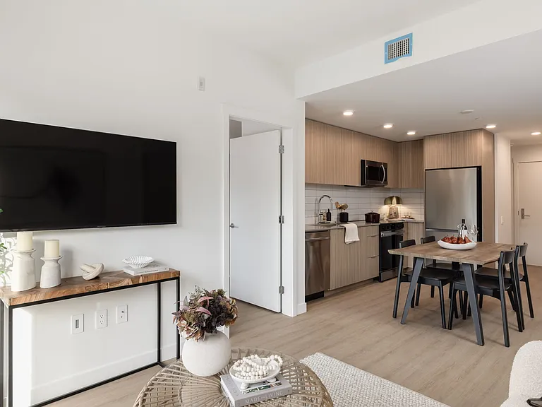 5828 Granville St — Photo 11