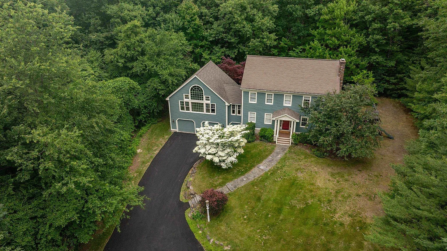 3 bed, 2.5 bath, 3128 sqft, $5,200 — Photo 4