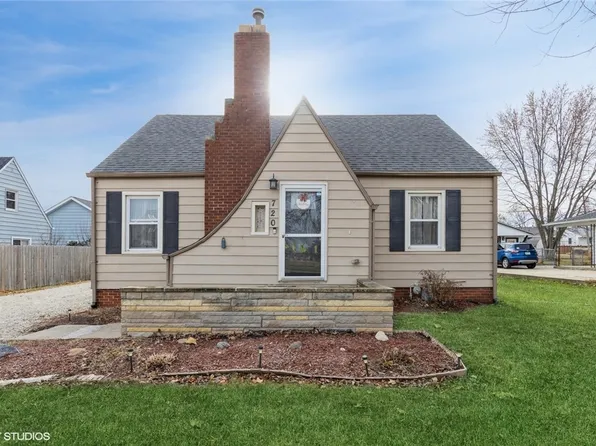 720 E 1st St, Grimes, IA 50111