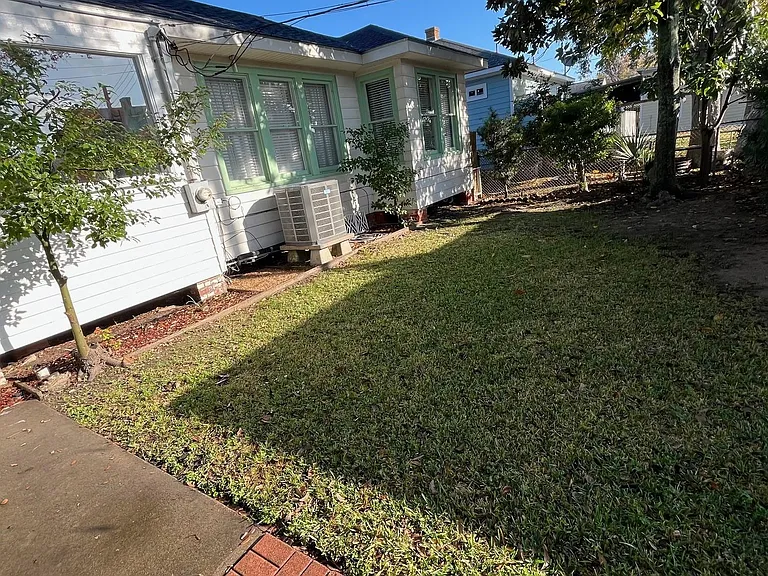 4623 Avenue N 1/2 — Photo 37