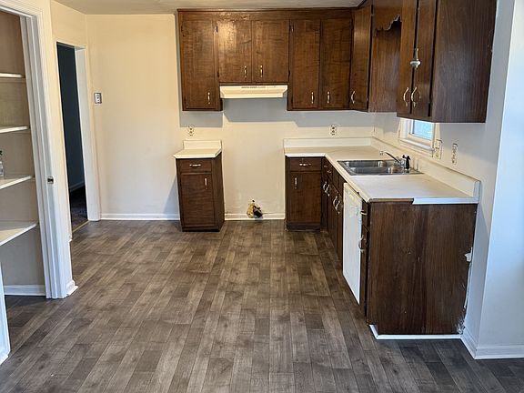 2nd image of 4068 Stephens Pl