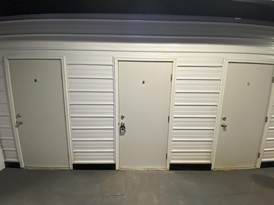 2nd image of 28 Carlisle St #8