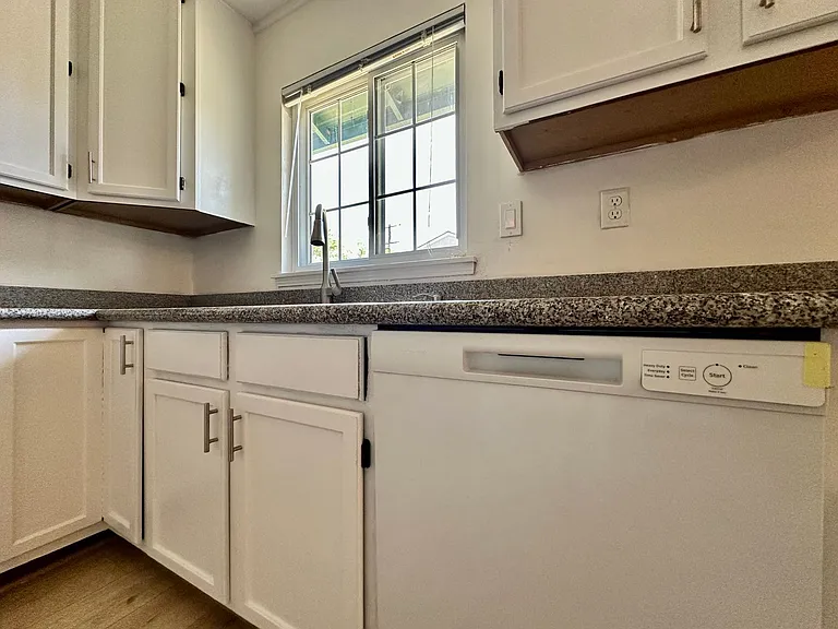 4074 Nulty Dr — Photo 4