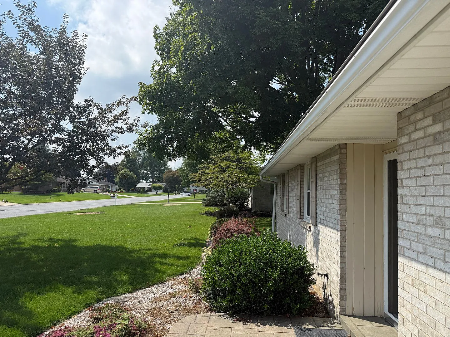 Myerstown 3 bedroom 2 bath brick ranch in Lynncrest — Photo 2