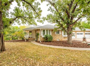8915 River Ridge Rd, Bloomington, MN 55425