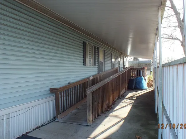 377 Edinborough St, Temperance, MI 48182