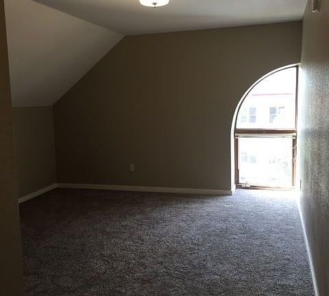 3rd image of 104 N Krohn Pl #3094388