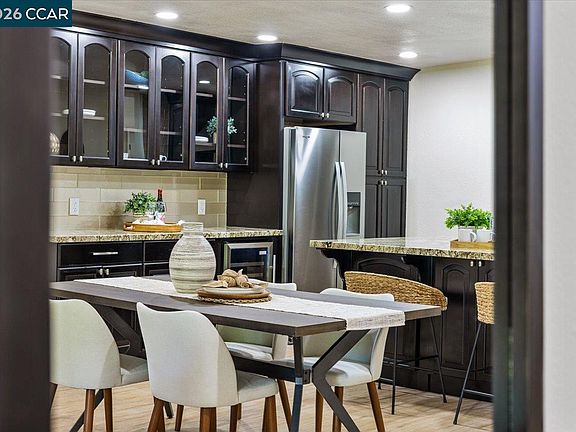 3rd image of 102 Vineyard Cir