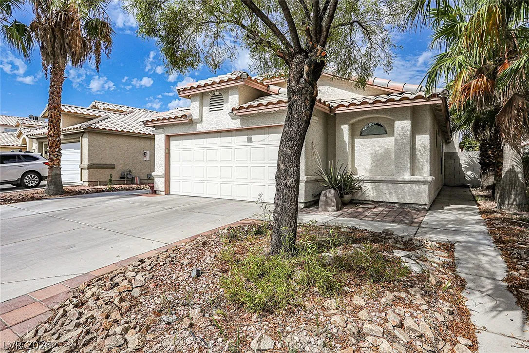 3 bed, 2.0 bath, 1218 sqft, $1,995 — Photo 3