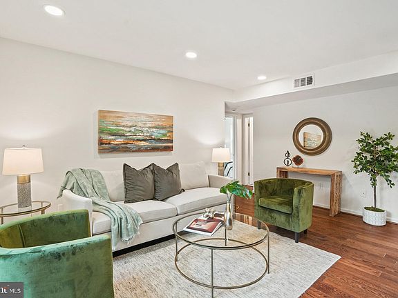 4th image of 1425 N Nash St #104
