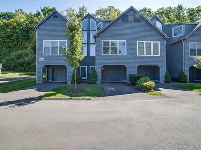 106 Fawn Ridge Ln, Norwalk, CT, 06851