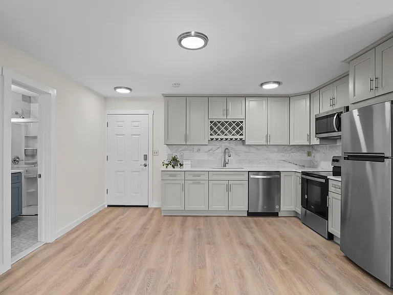 174 E Lake Blvd #R2 — Photo 2