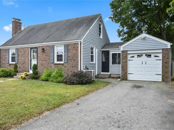 2 Edgehill Rd, Warwick, RI 02889