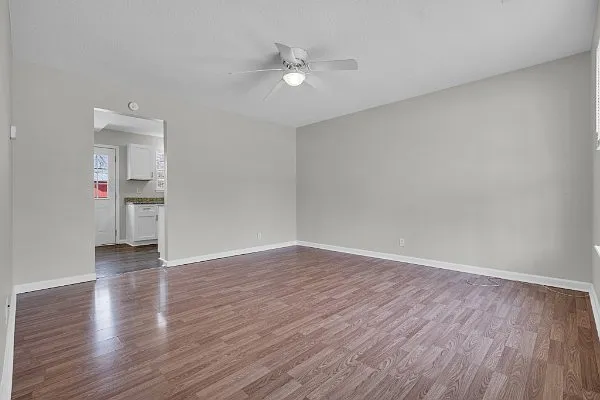 3 bed, 1080 sqft, $1,300 — Photo 3