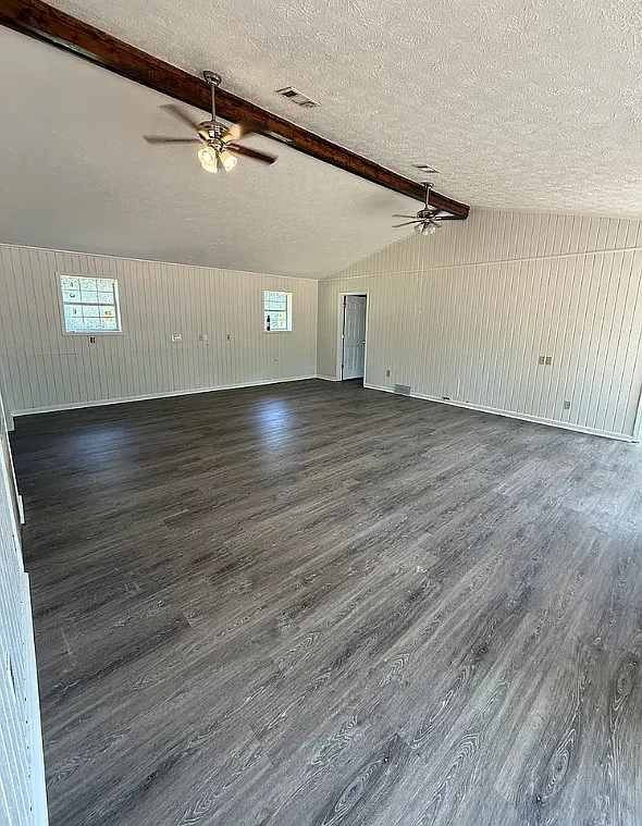 3 bed, $1,800 — Photo 3
