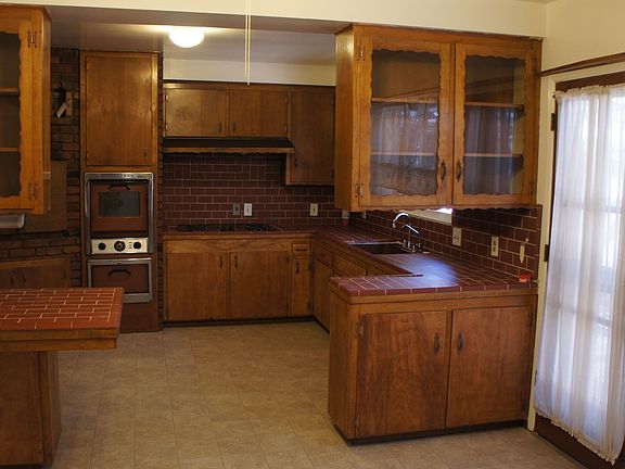 3rd image of 13815 Ramona Dr