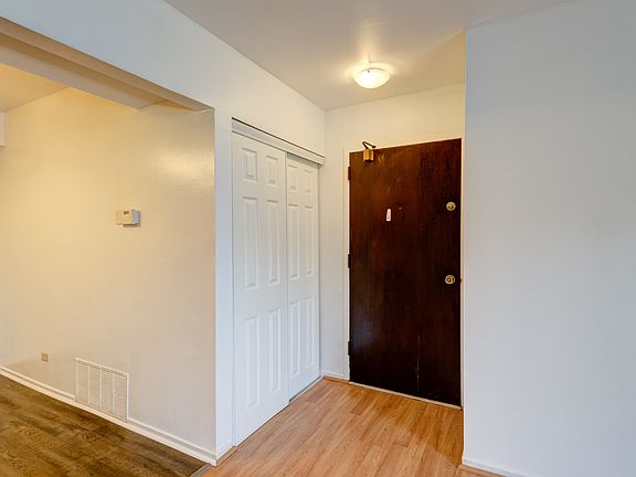 3rd image of 635 Limerick Ln APT 1C