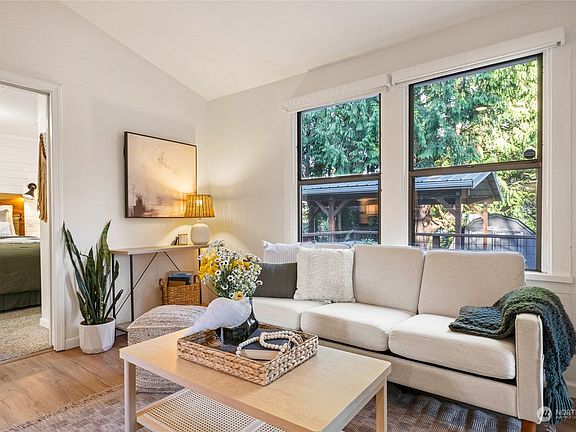 2nd image of 1352 Puget Drive E