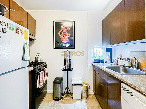 5th image of 224 E 60th St APT 4C