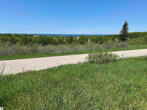 3rd image of 3 Foxview Dr