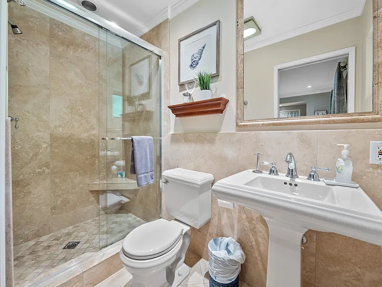 1542 Monmouth Dr — Photo 1