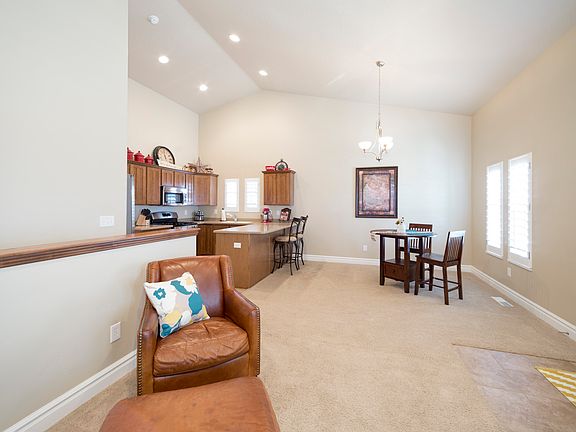 Vaulted Ceilings, Spacious!