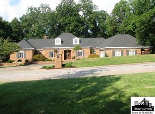 4 Briarcliff Dr, Huntington, WV 25704