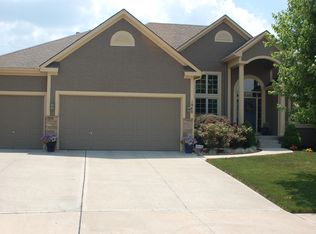 1840 NE Park Ridge Cir, Lees Summit, MO 64064