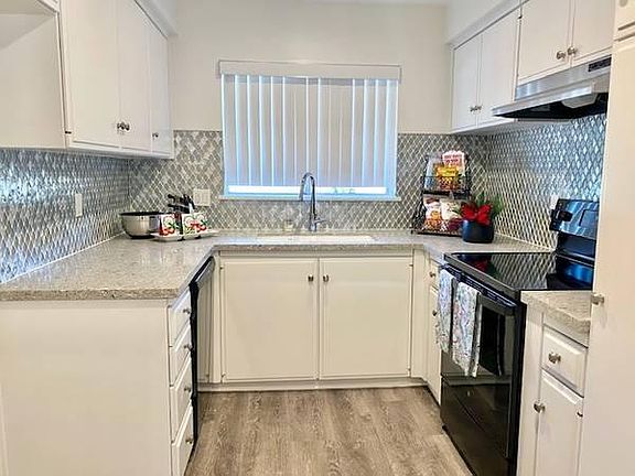 2nd image of 636 Fairview Ave #8