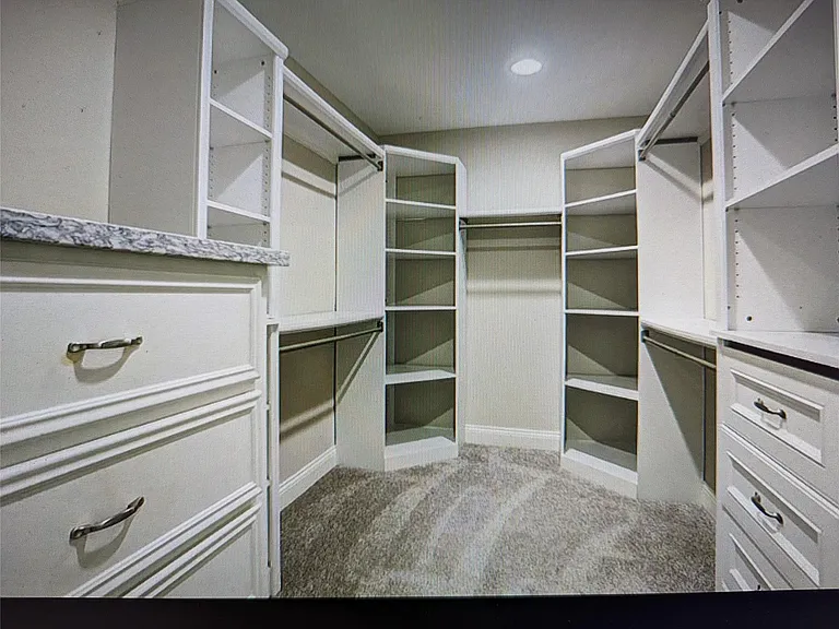 2826 Edgewood Dr — Photo 8