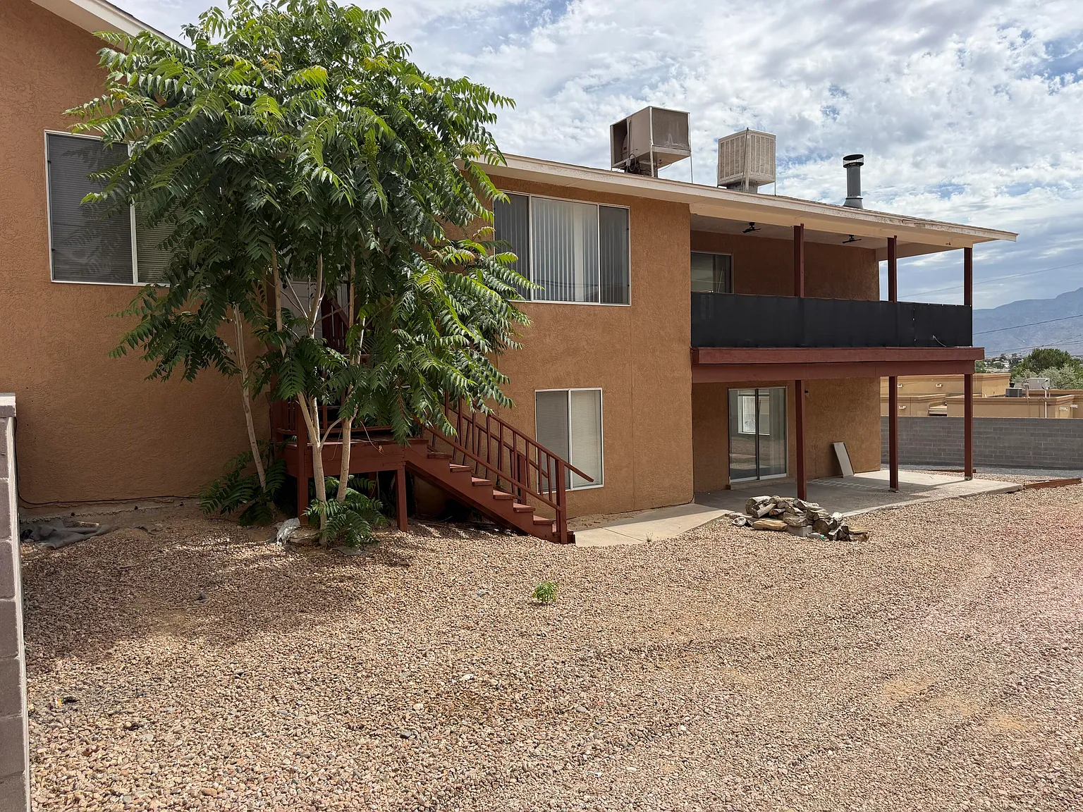 4 bed, 6.0 bath, 4136 sqft, $3,599 — Photo 3