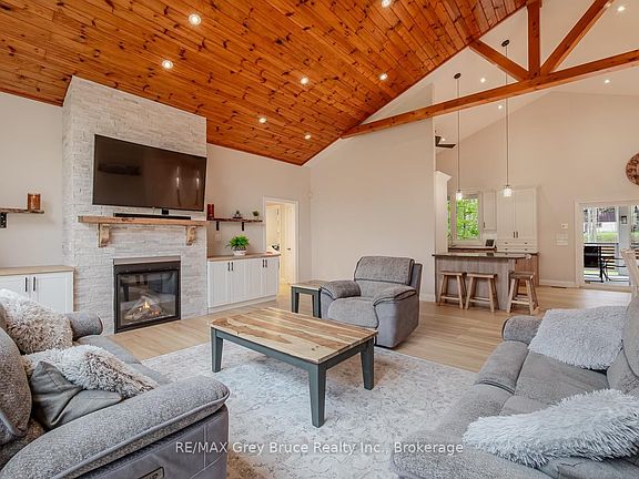 4th image of 41 Martin Dr
