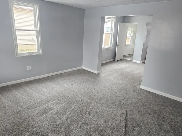 126 W Liberty St #B, East Canton, OH 44730