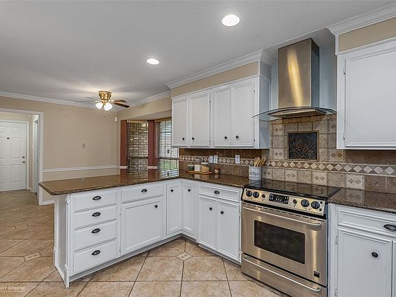 2nd image of 718 Hazelwood Dr