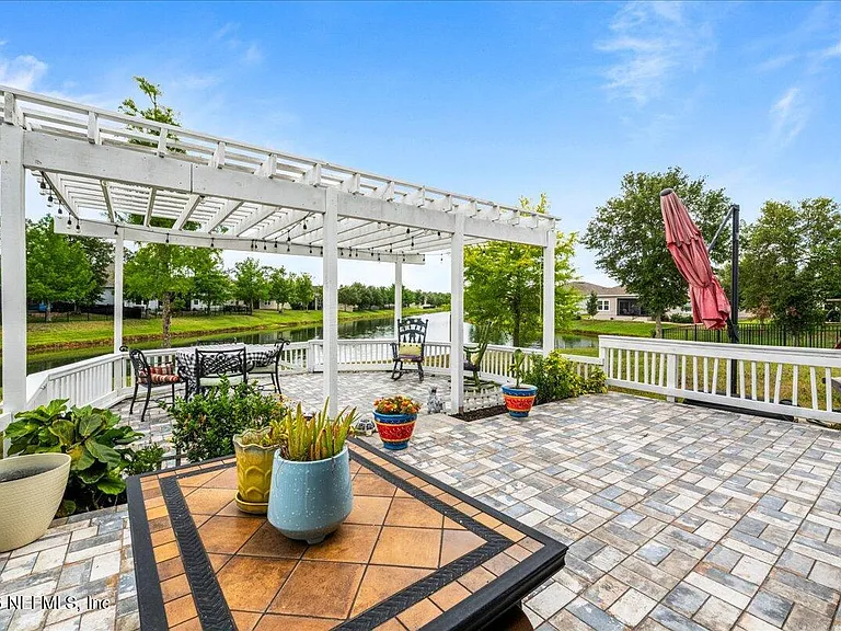71 Lansing Ct — Photo 49