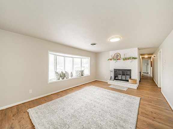 5th image of 807 Bittersweet Ln