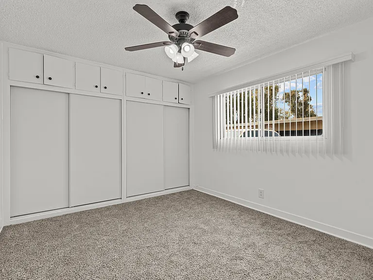Tropicana Apartments — Photo 12