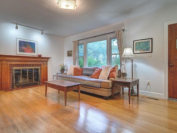 5th image of 205 Cork Dr
