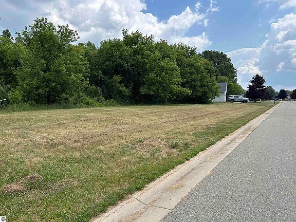 3rd image of 307 Red Maple Ln