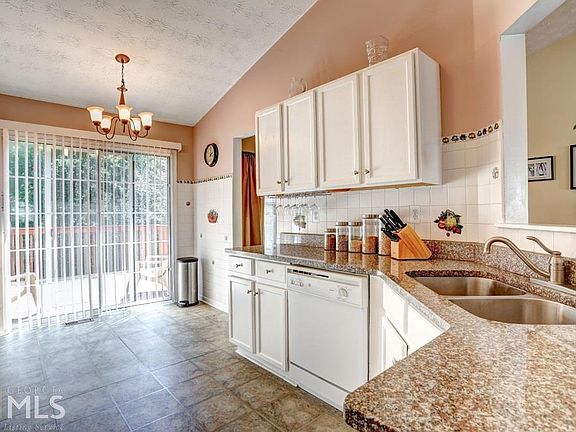 5th image of 2512 Feathertree Ln #25