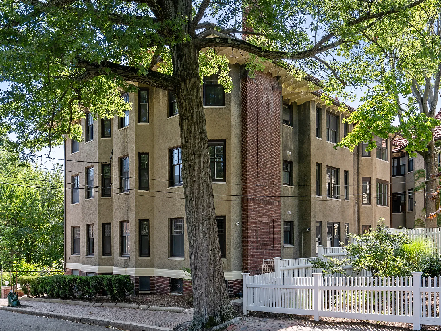 19 Agassiz Street — Photo 4