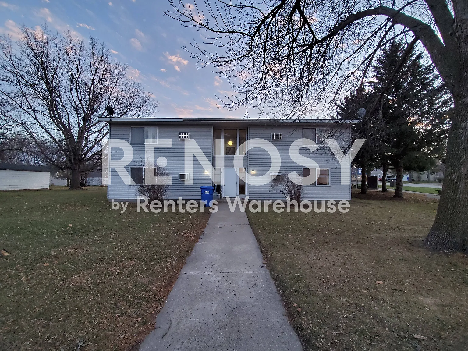 Available October 1st 2 Brdm 1 Bath Apt In Wood Lake — Photo 1