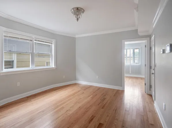 71 West 54th Street image 3 of 24