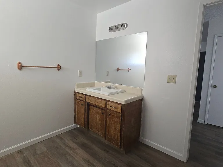 2146 Neill Way — Photo 8